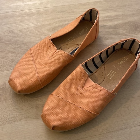 NWOT Toms Classic Orange Mist Canvas Slip-on Shoes, Size 8 #376 - Picture 2 of 9